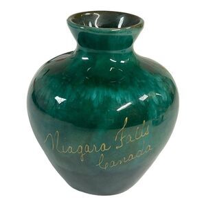Blue Mountain Pottery Niagara Falls Canada Green Bud Souvenir Vase 4.25” Tall